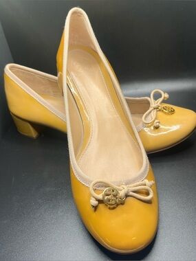 Tory Burch patent leather low heel pumps mustard yellow size 8.5